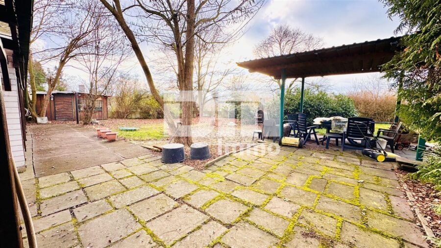 (R)eserviert!Laden-/Büro-/Lagerkomplex mit 300 m² Nutzfläche und Parkflächen - Terrasse / Teilüberdacht